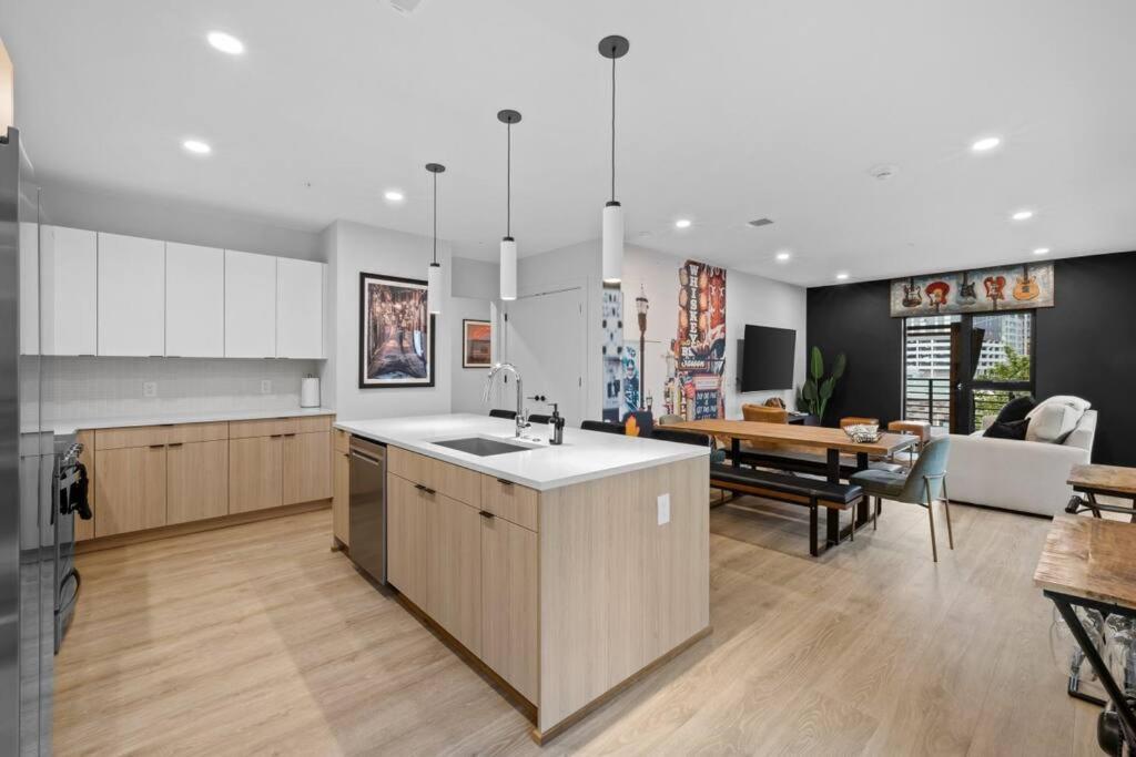 Skyline View, Pool, Gym, Balcony'S, Walk To Bway! Apartment Nashville Exterior photo